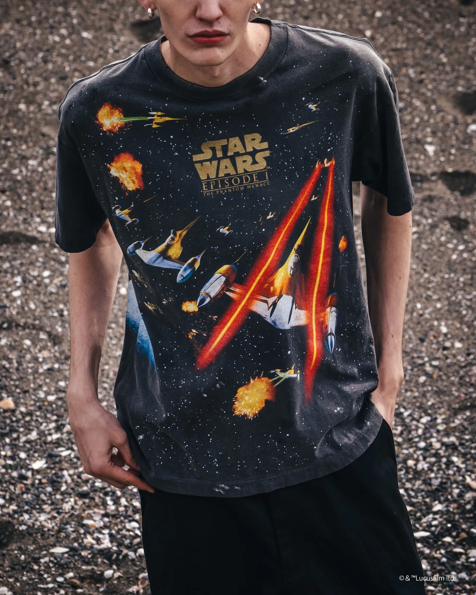 ⚠️The most complex and coolest item of this season, available in stock, available in seconds SAINT Mxxxxxx × STAR WARS SW_SS TEE /STARWARS / BLK Star Wars co-branded model. Fighter printed TEE. Washed black S-XL. Super complex and unconstrained printing design. The T-shirt using the vision of the "N-1 Star Fighter" in Star Wars is the most screen-printed item this season, reaching an astonishing 372 screens. Even the most difficult-to-print parts of the armpits are printed with luxurious printing. In addition, they are also hand-made distressed, splashed with ink, faded with water, and hand-damaged to complete this special and perfect work of art!